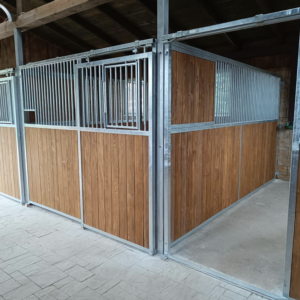 Séparation de boxes à remplissage bois bas